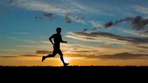 如果你堅(jiān)持跑步一年，將會(huì)發(fā)生什么？